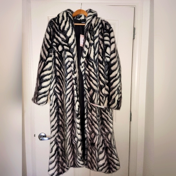 Faux Fux Chevron (Zebra) Coat NWT - Picture 2 of 7